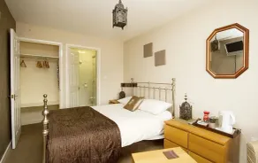 Professional Bed & Breakfast en-suite double rooms £80 per night per room. - Image 4