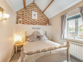 1 bedroom accommodation in Bawdeswell - Image 3