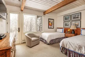 Deluxe 2 Bedroom Apartments at Resort with Outdoor Pool & Hot Tub - Image 4