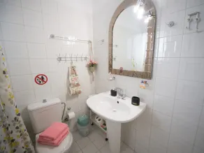 Cozy flat on the main square, 10min to the sea - Image 5