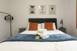 The Albany Sleeps 2 With Wifi - Image 5
