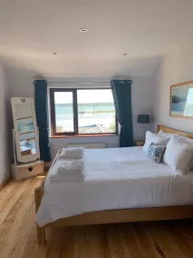 Sea Breeze Holiday Home on the Shore of Poole Harbour - Image 5