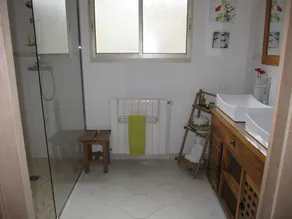 Bright moderne villa, beliggende på en bakke med udsigt over Rhone. - Image 2