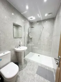 City Escape In Newcastle - 2 Bedroom Apartment - Image 2