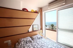 Ático con terraza de 50 m² delante del mar en Sitges - Image 4