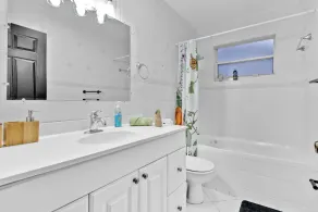 Private lakefront charming Home in Miami/Pembroke - Image 4