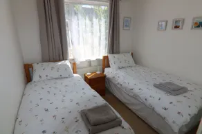 Lovely dog friendly 2 bed bungalow with parking - Image 5