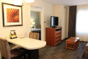 Your Home Away From Home! Kitchenette, Free Parking, with Breakfast, Pool! - Image 2