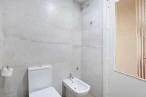 Appartement de vacances accessible 'Ancha 9' avec terrasse privée et climatisation. - Image 3