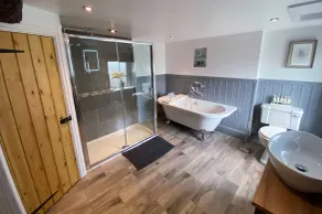 Riverside, Family Friendly Home on the River Derwent with Hot Tub, 10 guests - Image 3