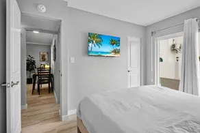 Island Bliss Steps from Beach & Bay! - Image 4