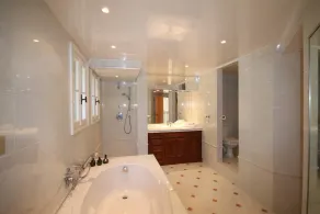 Beautiful country house in the heights of Cannes - Image 2
