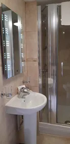 Apartamento-Superior-Baño privado-Vista al Jardín - Image 2