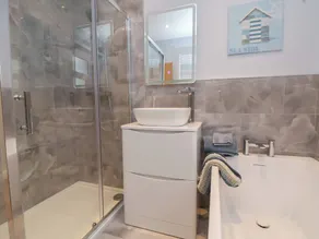 Mikes Place On The Cove - Image 5