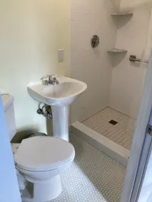 Neu renoviert, zu Fuß erreichbar zu zwei der besten Strände von Newport! - Image 4