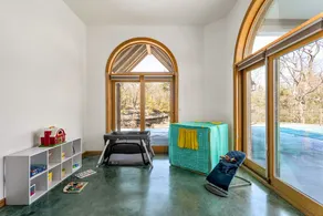 NEW! Gorgeous spacious family escape with Pool & Mountain views - Image 2