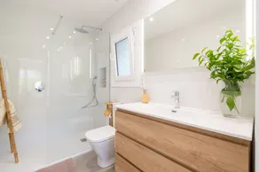 Maison de vacances \"Lliris 29\" avec climatisation, Wi-Fi, terrasses et vue sur la montagne - Image 2