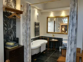 Stunning detached cottage, Gargrave centre, private garden & outdoor bath - Image 5