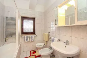 Holiday apartment with pool - Image 2