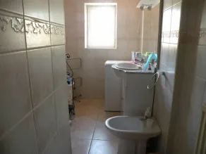 house with all comfort pets allowed - Image 5