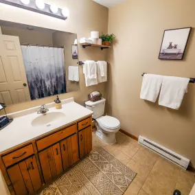 Cozy pet-friendly home near hiking trails and Lake Vermilion - Image 3