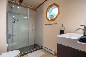 Au Chic Chalet des Chutes Chic Cottage - Image 2