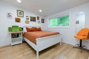 Modern, pet friendly1/3 acre home just 25 minutes to downtown Portland - Image 4