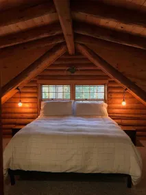 Riverfront Log Cabin in Roseburg’s Wine Country - Image 5