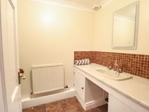 THE COACH HOUSE, pet friendly, with hot tub in Llanymynech - Image 2