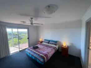 Cette maison de vacances moderne de 4 chambres à coucher offre aux familles et aux couples une bonne escapade. - Image 5