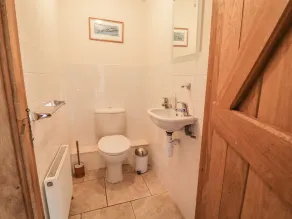 SWALLOWS COTTAGE, pet friendly, luxury holiday cottage in Honiton - Image 3
