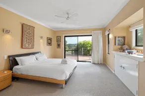 A CHARMING COUNTRY RETREAT BOASTING BREATHTAKING VIEWS OVER GUNYULGUP VALLEY - Image 5