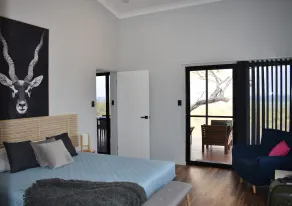 Ironbark House Dimbulah: Boutique Two Bedroom House kigger over Outback - Image 3