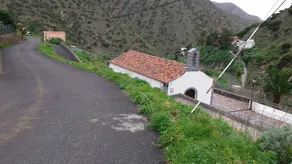 small house but a great atmosphere outside - Image 5