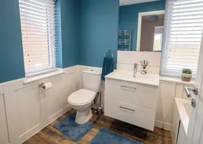 3 Bedroom House - Parking - Wifi - Fully Refurbished Throughout - New Kitchen & Bathroom - Image 2