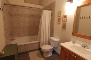 Enjoy views of the river with comfortable space for the whole family! - Image 3