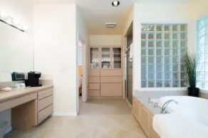 Privater MBR mit Whirlpool und eigenem Eingang - Image 4