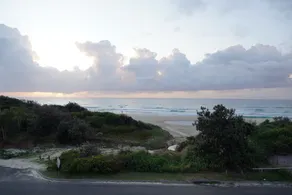Beachfront Views - Sleeps 6 comfortably + Pets welcomed! - Image 3
