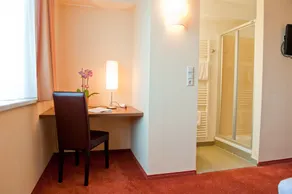 Hahn Hotel Vienna - Image 2