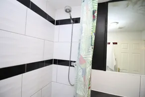 Thesiger 1 (3 beds) - Image 4
