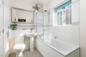 Seaside 2-Bed with Private Parking, Portishead - Image 2