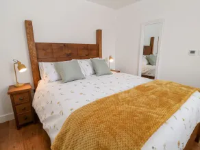 Pear Tree Cottage - Image 3