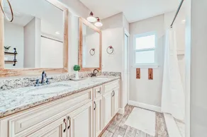 2 Master Suites+ / Steps to Ocean - Image 3