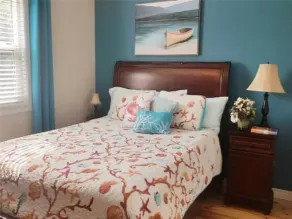 Crest Beach Lake House: 4-Season Getaway Between Bayfield and Grand Bend! - Image 5
