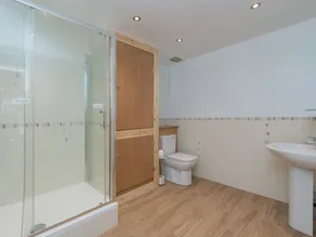 8 chambres à coucher à Belper - Image 3