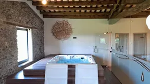 Luxurious three floors holiday home with huge garden, swimming pool and jacuzzi - Image 4