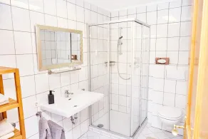 Large, bright vacation apartment (75sqm) with a view of the entire range of the Bavarian Forest - Image 4