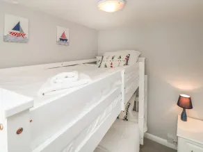 LAKE VICTORIA COTTAGE, pet friendly in Dartmouth - Image 5