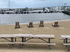 RELAXING RETREAT ALONG THE BANK OF THE JAMES RIVER! - Image 5