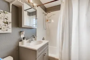 Hotel Quality Stay in the Heart of Lakewood - Image 2